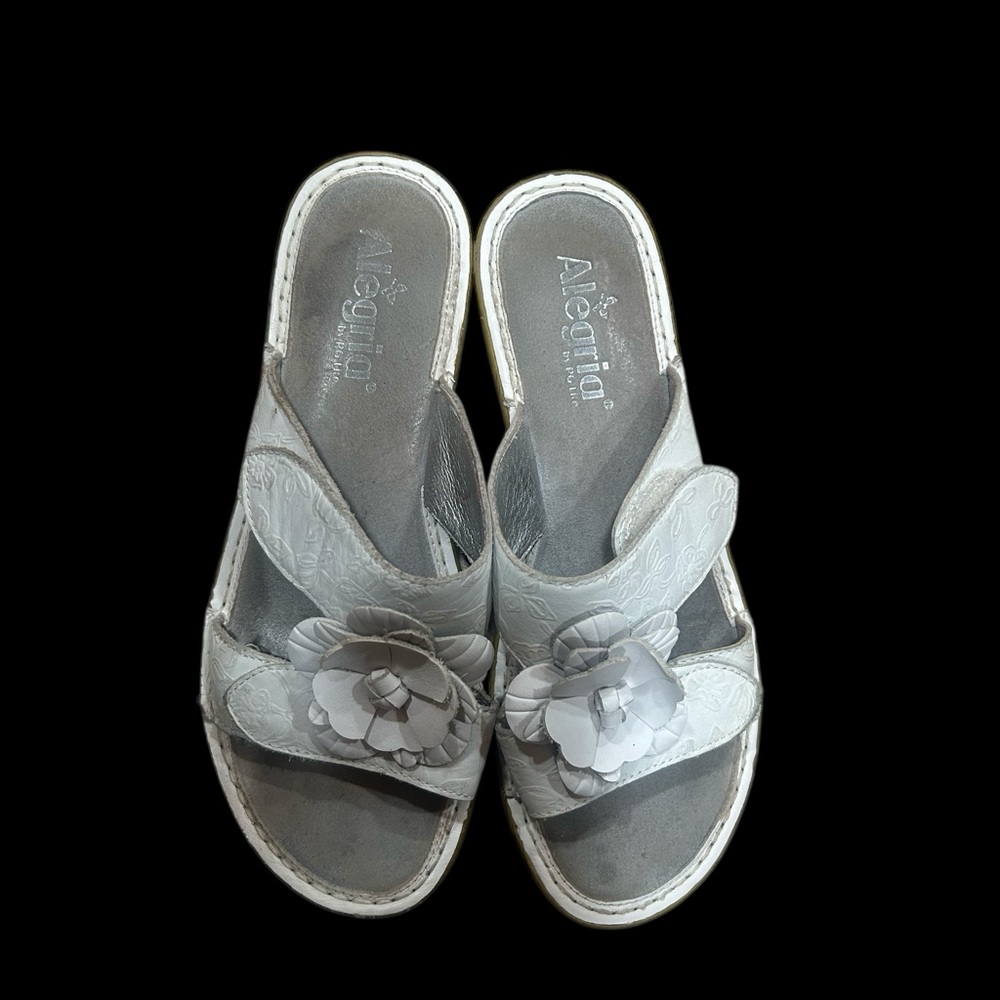 Algeria by PG lite floral white leather sandals. Size 38